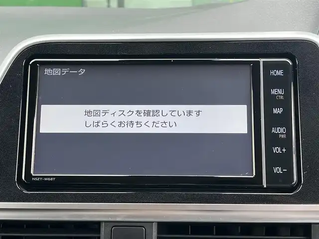 トヨタ シエンタ ファンベースG 香川県 2019(令1)年 4.7万km ホワイトパールクリスタルシャイン 登録時走行距離：46933km/ディーラー純正ナビ/　CD DVD BT フルセグTV/全方位カメラ/両側パワースライドドア/プリクラッシュセーフティシステム/レーンキープアシスト/オートハイビーム/オートライト/LEDヘッドライト/フォグランプ/ETC/前後ドライブレコーダー/アイドリングストップ/横滑り防止装置/革巻きステアリング/ステアリングスイッチ/プッシュスタート/スマートキー