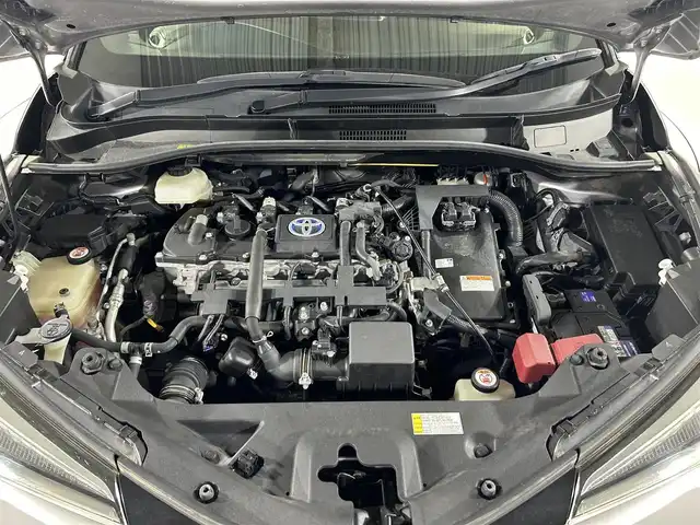 トヨタ Ｃ－ＨＲ G 佐賀県 2017(平29)年 6万km メタルストリームM 純正9インチナビ/フルセグTV/Bluetooth/CD/DVD/バックカメラ/ビルトインETC/前方ドライブレコーダー/レーダークルーズコントロール/運転席・助手席シートヒーター/トヨタセーフティーセンス/衝突被害軽減ブレーキ/コーナーセンサー/純正フロアマット/純正18インチアルミホイール