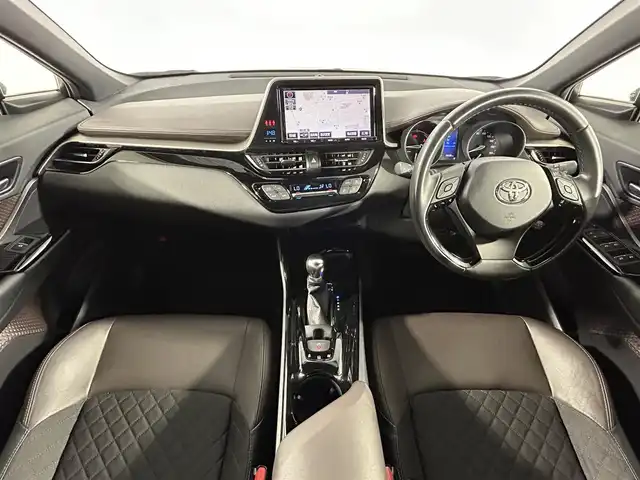 トヨタ Ｃ－ＨＲ G 佐賀県 2017(平29)年 6万km メタルストリームM 純正9インチナビ/フルセグTV/Bluetooth/CD/DVD/バックカメラ/ビルトインETC/前方ドライブレコーダー/レーダークルーズコントロール/運転席・助手席シートヒーター/トヨタセーフティーセンス/衝突被害軽減ブレーキ/コーナーセンサー/純正フロアマット/純正18インチアルミホイール