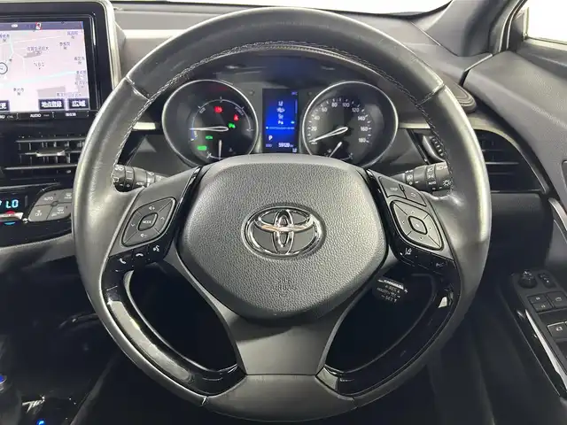 トヨタ Ｃ－ＨＲ G 佐賀県 2017(平29)年 6万km メタルストリームM 純正9インチナビ/フルセグTV/Bluetooth/CD/DVD/バックカメラ/ビルトインETC/前方ドライブレコーダー/レーダークルーズコントロール/運転席・助手席シートヒーター/トヨタセーフティーセンス/衝突被害軽減ブレーキ/コーナーセンサー/純正フロアマット/純正18インチアルミホイール