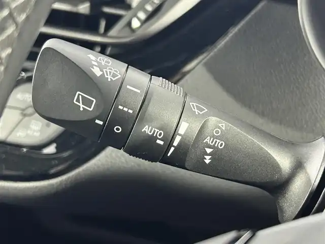 トヨタ Ｃ－ＨＲ G 佐賀県 2017(平29)年 6万km メタルストリームM 純正9インチナビ/フルセグTV/Bluetooth/CD/DVD/バックカメラ/ビルトインETC/前方ドライブレコーダー/レーダークルーズコントロール/運転席・助手席シートヒーター/トヨタセーフティーセンス/衝突被害軽減ブレーキ/コーナーセンサー/純正フロアマット/純正18インチアルミホイール