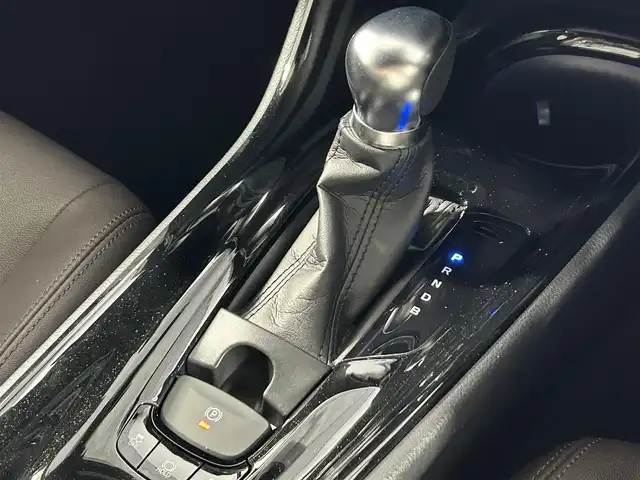 トヨタ Ｃ－ＨＲ G 佐賀県 2017(平29)年 6万km メタルストリームM 純正9インチナビ/フルセグTV/Bluetooth/CD/DVD/バックカメラ/ビルトインETC/前方ドライブレコーダー/レーダークルーズコントロール/運転席・助手席シートヒーター/トヨタセーフティーセンス/衝突被害軽減ブレーキ/コーナーセンサー/純正フロアマット/純正18インチアルミホイール
