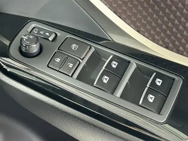 トヨタ Ｃ－ＨＲ G 佐賀県 2017(平29)年 6万km メタルストリームM 純正9インチナビ/フルセグTV/Bluetooth/CD/DVD/バックカメラ/ビルトインETC/前方ドライブレコーダー/レーダークルーズコントロール/運転席・助手席シートヒーター/トヨタセーフティーセンス/衝突被害軽減ブレーキ/コーナーセンサー/純正フロアマット/純正18インチアルミホイール