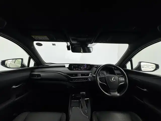 レクサス ＵＸ 250h バージョンC 愛知県 2020(令2)年 6.8万km グラファイトブラックガラスフレーク ワンオーナー　/純正ナビ　/全方位カメラ　/黒革　/パワーシート　/シートヒーター　/ステアリングヒート　/電動リアゲード　/純正AW　/ブラインドスポットモニター　/クルーズコントロール　/ETC装備　/純正LEDライト