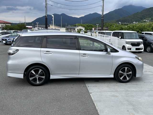 トヨタ ウィッシュ 1．8S 山梨県 2012(平24)年 6.4万km シルバーM 社外ナビ/ＥＴＣ　/バックモニター/ドライブレコーダー/後席用モニター　/プッシュスタート　/オートエアコン/パワーウインドウ/社外マフラー/純正１６インチＡＷ/ＭＴモード付ＡＴ/純正フロアマット