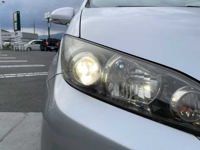 トヨタ ウィッシュ 1．8S 山梨県 2012(平24)年 6.4万km シルバーM 社外ナビ/ＥＴＣ　/バックモニター/ドライブレコーダー/後席用モニター　/プッシュスタート　/オートエアコン/パワーウインドウ/社外マフラー/純正１６インチＡＷ/ＭＴモード付ＡＴ/純正フロアマット