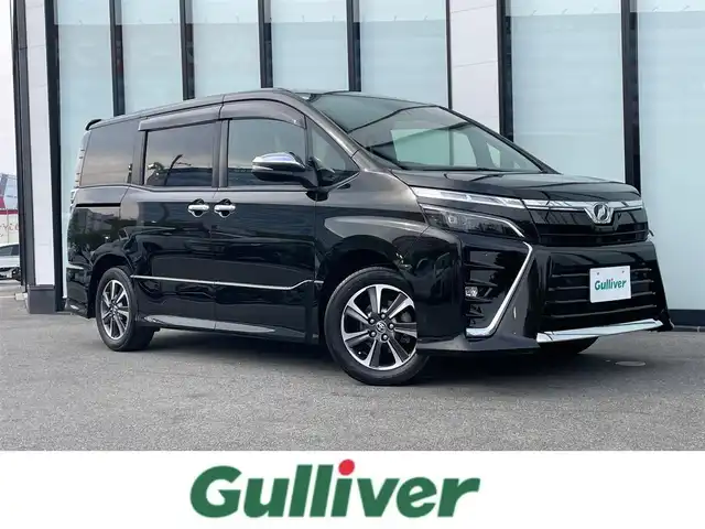 トヨタ ヴォクシー ZS 煌Ⅱ 大阪府 2019(平31)年 5.5万km イナズマスパーキングブラックガラスフレーク 純正８インチナビ/   フルセグTV/CD/DVD/Bluetooth/USB/衝突軽減/バックモニター/１２インチ後席モニター/スマートルームミラー/両側パワースライドドア/クルーズコントロール/前後ドライブレコーダー/ＥＴＣ/ＬＥＤライト/禁煙車