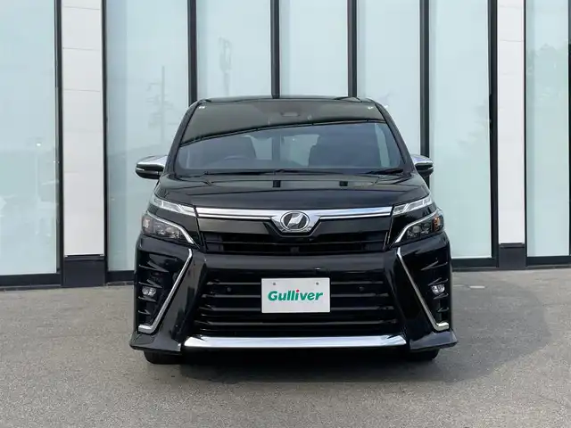 トヨタ ヴォクシー ZS 煌Ⅱ 大阪府 2019(平31)年 5.5万km イナズマスパーキングブラックガラスフレーク 純正８インチナビ/   フルセグTV/CD/DVD/Bluetooth/USB/衝突軽減/バックモニター/１２インチ後席モニター/スマートルームミラー/両側パワースライドドア/クルーズコントロール/前後ドライブレコーダー/ＥＴＣ/ＬＥＤライト/禁煙車