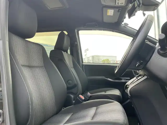 トヨタ ヴォクシー ZS 煌Ⅱ 大阪府 2019(平31)年 5.5万km イナズマスパーキングブラックガラスフレーク 純正８インチナビ/   フルセグTV/CD/DVD/Bluetooth/USB/衝突軽減/バックモニター/１２インチ後席モニター/スマートルームミラー/両側パワースライドドア/クルーズコントロール/前後ドライブレコーダー/ＥＴＣ/ＬＥＤライト/禁煙車