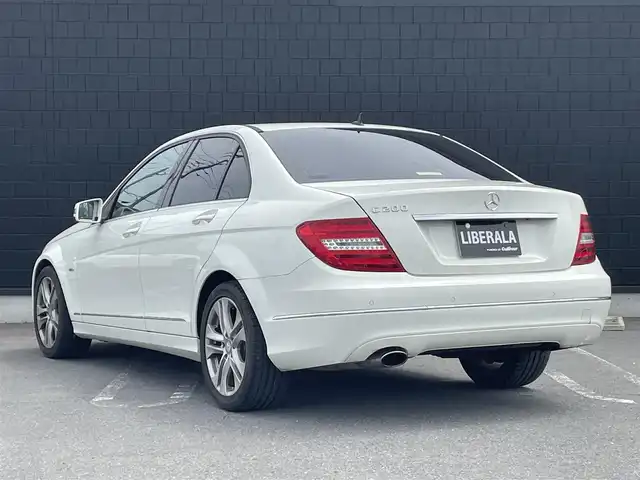 メルセデス・ベンツ Ｃ２００ ブルーエフィシェンシー AVG 埼玉県 2011(平23)年 4.2万km カルサイトホワイト 純正HDDナビ/(Bluetooth/CD/DVD/フルセグ)/シートヒーター/純正17インチアルミホイール/HIDヘッドライト/キーレスゴー/ETC