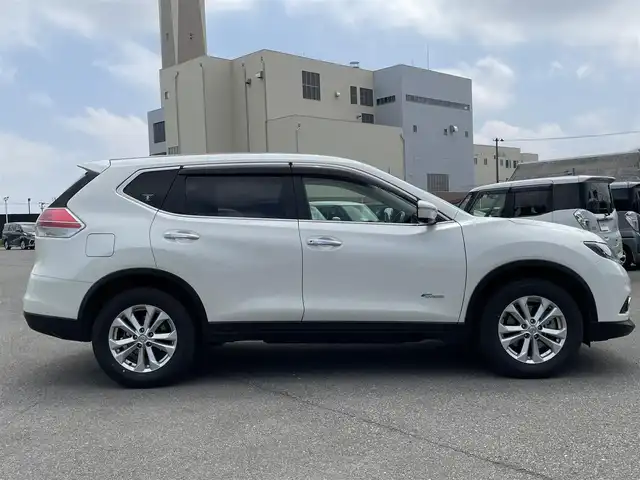 日産 エクストレイル ハイブリッド 20X エマージェンシーブレーキ 山形県 2015(平27)年 5.1万km ブリリアントホワイトパール 4WD/衝突軽減/純正SDナビ/　　【CD BT フルセグ USB AUX】/アラウンドビューモニター/クルーズコントロール/LEDオートヘッドライト/シートヒーター/純正17インチアルミホイール/ドライブレコーダー/コーナーセンサー/アイドリングストップ/パーキングアシスト/ステアリングスイッチ/電動格納ウィンカーミラー/フォグランプ/インテリジェントキー×2/ETC