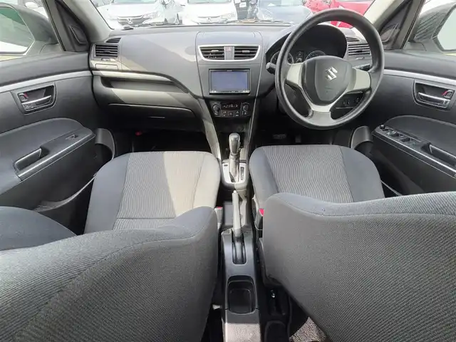 スズキ スイフト XG 徳島県 2013(平25)年 11.8万km スノーホワイトパール 社外ナビ　AVIC-MR2099/Bluetooth接続/フルセグテレビ/スマートキー/プッシュスタート/ドアバイザー/純正フロアマット/パワーステアリング