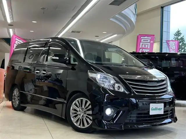 トヨタ アルファード 240S タイプゴールドⅡ 東京都 2014(平26)年 10.4万km ブラック サンルーフ/社外9インチナビ/(CD/DVD/Bluetooth)/バックカメラ/社外フリップダウンモニター/社外セキュリティ（クリフォード）/半革シート/ウッドコンビハンドル/黒木目調パネル/クルーズコントロール/コーナーセンサー/プッシュスタートボタン/前後フォグランプ/HIDヘッドライト/ISOFIX/ETC/両側パワースライドドア/オットマン/パワーバックドア/ドアバイザー/nanoe/100V電源/プライバシーガラス/電動格納ミラー/純正18インチアルミホイール/W+カーテンSRS＆ABS/横滑り防止装置