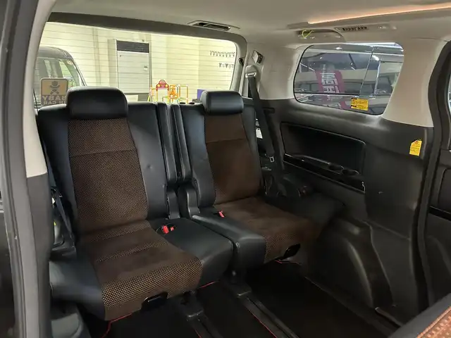 トヨタ アルファード 240S タイプゴールドⅡ 東京都 2014(平26)年 10.4万km ブラック サンルーフ/社外9インチナビ/(CD/DVD/Bluetooth)/バックカメラ/社外フリップダウンモニター/社外セキュリティ（クリフォード）/半革シート/ウッドコンビハンドル/黒木目調パネル/クルーズコントロール/コーナーセンサー/プッシュスタートボタン/前後フォグランプ/HIDヘッドライト/ISOFIX/ETC/両側パワースライドドア/オットマン/パワーバックドア/ドアバイザー/nanoe/100V電源/プライバシーガラス/電動格納ミラー/純正18インチアルミホイール/W+カーテンSRS＆ABS/横滑り防止装置