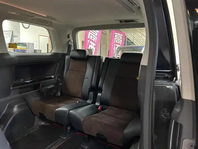トヨタ アルファード 240S タイプゴールドⅡ 東京都 2014(平26)年 10.4万km ブラック サンルーフ/社外9インチナビ/(CD/DVD/Bluetooth)/バックカメラ/社外フリップダウンモニター/社外セキュリティ（クリフォード）/半革シート/ウッドコンビハンドル/黒木目調パネル/クルーズコントロール/コーナーセンサー/プッシュスタートボタン/前後フォグランプ/HIDヘッドライト/ISOFIX/ETC/両側パワースライドドア/オットマン/パワーバックドア/ドアバイザー/nanoe/100V電源/プライバシーガラス/電動格納ミラー/純正18インチアルミホイール/W+カーテンSRS＆ABS/横滑り防止装置