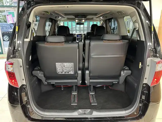 トヨタ アルファード 240S タイプゴールドⅡ 東京都 2014(平26)年 10.4万km ブラック サンルーフ/社外9インチナビ/(CD/DVD/Bluetooth)/バックカメラ/社外フリップダウンモニター/社外セキュリティ（クリフォード）/半革シート/ウッドコンビハンドル/黒木目調パネル/クルーズコントロール/コーナーセンサー/プッシュスタートボタン/前後フォグランプ/HIDヘッドライト/ISOFIX/ETC/両側パワースライドドア/オットマン/パワーバックドア/ドアバイザー/nanoe/100V電源/プライバシーガラス/電動格納ミラー/純正18インチアルミホイール/W+カーテンSRS＆ABS/横滑り防止装置