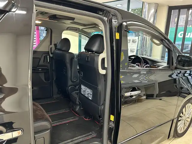 トヨタ アルファード 240S タイプゴールドⅡ 東京都 2014(平26)年 10.4万km ブラック サンルーフ/社外9インチナビ/(CD/DVD/Bluetooth)/バックカメラ/社外フリップダウンモニター/社外セキュリティ（クリフォード）/半革シート/ウッドコンビハンドル/黒木目調パネル/クルーズコントロール/コーナーセンサー/プッシュスタートボタン/前後フォグランプ/HIDヘッドライト/ISOFIX/ETC/両側パワースライドドア/オットマン/パワーバックドア/ドアバイザー/nanoe/100V電源/プライバシーガラス/電動格納ミラー/純正18インチアルミホイール/W+カーテンSRS＆ABS/横滑り防止装置