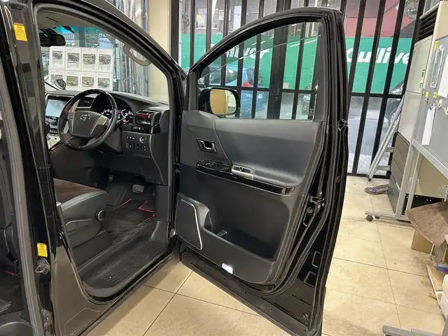 トヨタ アルファード 240S タイプゴールドⅡ 東京都 2014(平26)年 10.4万km ブラック サンルーフ/社外9インチナビ/(CD/DVD/Bluetooth)/バックカメラ/社外フリップダウンモニター/社外セキュリティ（クリフォード）/半革シート/ウッドコンビハンドル/黒木目調パネル/クルーズコントロール/コーナーセンサー/プッシュスタートボタン/前後フォグランプ/HIDヘッドライト/ISOFIX/ETC/両側パワースライドドア/オットマン/パワーバックドア/ドアバイザー/nanoe/100V電源/プライバシーガラス/電動格納ミラー/純正18インチアルミホイール/W+カーテンSRS＆ABS/横滑り防止装置