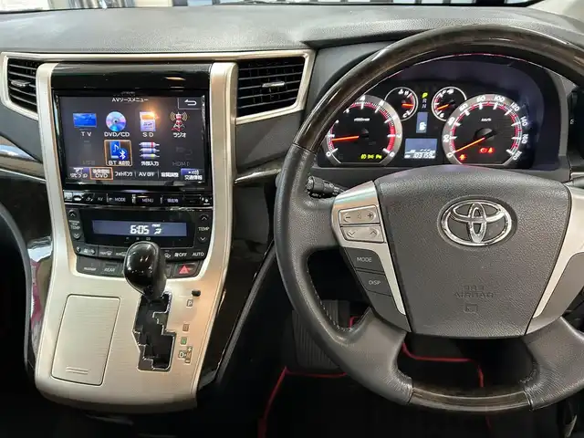トヨタ アルファード 240S タイプゴールドⅡ 東京都 2014(平26)年 10.4万km ブラック サンルーフ/社外9インチナビ/(CD/DVD/Bluetooth)/バックカメラ/社外フリップダウンモニター/社外セキュリティ（クリフォード）/半革シート/ウッドコンビハンドル/黒木目調パネル/クルーズコントロール/コーナーセンサー/プッシュスタートボタン/前後フォグランプ/HIDヘッドライト/ISOFIX/ETC/両側パワースライドドア/オットマン/パワーバックドア/ドアバイザー/nanoe/100V電源/プライバシーガラス/電動格納ミラー/純正18インチアルミホイール/W+カーテンSRS＆ABS/横滑り防止装置