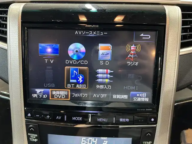 トヨタ アルファード 240S タイプゴールドⅡ 東京都 2014(平26)年 10.4万km ブラック サンルーフ/社外9インチナビ/(CD/DVD/Bluetooth)/バックカメラ/社外フリップダウンモニター/社外セキュリティ（クリフォード）/半革シート/ウッドコンビハンドル/黒木目調パネル/クルーズコントロール/コーナーセンサー/プッシュスタートボタン/前後フォグランプ/HIDヘッドライト/ISOFIX/ETC/両側パワースライドドア/オットマン/パワーバックドア/ドアバイザー/nanoe/100V電源/プライバシーガラス/電動格納ミラー/純正18インチアルミホイール/W+カーテンSRS＆ABS/横滑り防止装置