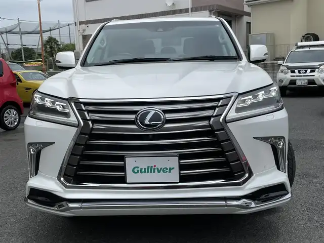 レクサス ＬＸ 570 神奈川県 2016(平28)年 6.2万km ホワイトパールクリスタルシャイン サンルーフ/オレンジ革シート/モデリスタエアロ/マフラー/純正20インチAW/クールBOX/ヘッドアップディスプレイ/レクサスセーフティシステム+/レーダークルーズコントロール/PCS/LDA/BSM/RCTA/コーナーセンサー/純正SDナビ・地デジTV/パノラマモニター/ビルトインETC2.0/前席パワーシート/シートヒーター/エアシート/ステアリングヒーター/パワーバックドア/LEDライト/LEDフォグライト/オートハイビーム/ルーフレール/ヒッチメンバー/パドルシフト/プッシュスタート/スマートキー×2/カードキー×1/H28/29/30/R1/2/4年ディーラー整備記録/保証書・取説あり