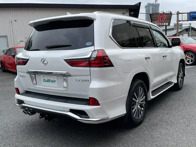 レクサス ＬＸ 570 神奈川県 2016(平28)年 6.2万km ホワイトパールクリスタルシャイン サンルーフ/オレンジ革シート/モデリスタエアロ/マフラー/純正20インチAW/クールBOX/ヘッドアップディスプレイ/レクサスセーフティシステム+/レーダークルーズコントロール/PCS/LDA/BSM/RCTA/コーナーセンサー/純正SDナビ・地デジTV/パノラマモニター/ビルトインETC2.0/前席パワーシート/シートヒーター/エアシート/ステアリングヒーター/パワーバックドア/LEDライト/LEDフォグライト/オートハイビーム/ルーフレール/ヒッチメンバー/パドルシフト/プッシュスタート/スマートキー×2/カードキー×1/H28/29/30/R1/2/4年ディーラー整備記録/保証書・取説あり