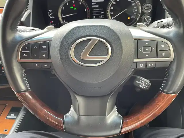 レクサス ＬＸ 570 神奈川県 2016(平28)年 6.2万km ホワイトパールクリスタルシャイン サンルーフ/オレンジ革シート/モデリスタエアロ/マフラー/純正20インチAW/クールBOX/ヘッドアップディスプレイ/レクサスセーフティシステム+/レーダークルーズコントロール/PCS/LDA/BSM/RCTA/コーナーセンサー/純正SDナビ・地デジTV/パノラマモニター/ビルトインETC2.0/前席パワーシート/シートヒーター/エアシート/ステアリングヒーター/パワーバックドア/LEDライト/LEDフォグライト/オートハイビーム/ルーフレール/ヒッチメンバー/パドルシフト/プッシュスタート/スマートキー×2/カードキー×1/H28/29/30/R1/2/4年ディーラー整備記録/保証書・取説あり