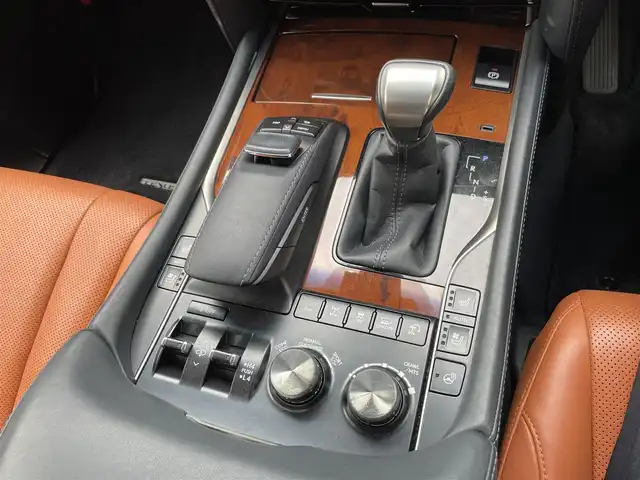 レクサス ＬＸ 570 神奈川県 2016(平28)年 6.2万km ホワイトパールクリスタルシャイン サンルーフ/オレンジ革シート/モデリスタエアロ/マフラー/純正20インチAW/クールBOX/ヘッドアップディスプレイ/レクサスセーフティシステム+/レーダークルーズコントロール/PCS/LDA/BSM/RCTA/コーナーセンサー/純正SDナビ・地デジTV/パノラマモニター/ビルトインETC2.0/前席パワーシート/シートヒーター/エアシート/ステアリングヒーター/パワーバックドア/LEDライト/LEDフォグライト/オートハイビーム/ルーフレール/ヒッチメンバー/パドルシフト/プッシュスタート/スマートキー×2/カードキー×1/H28/29/30/R1/2/4年ディーラー整備記録/保証書・取説あり