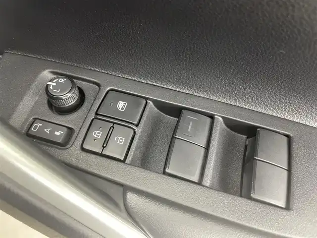 トヨタ カローラ クロス ハイブリッド Z 富山県 2023(令5)年 3.6万km アティチュードブラックマイカ 純正9型ディスプレイオーディオ（AM/FM/BT/USB/HDMI）/全方位カメラ/ドライブレコーダー/ETC/ブラインドスポットモニター/ハーフレザーシート/D席パワーシート/シートヒーター/衝突被害軽減システム/レーダークルーズコントロール/レーンキープアシスト/コーナーセンサー/横滑り防止装置/アイドリングストップ/純正アルミホイール/純正ゴムマット/オートLEDライト/オートマチックハイビーム/フォグライト/ステアリングスイッチ/革巻きステアリング/スマートキー/スペアキー