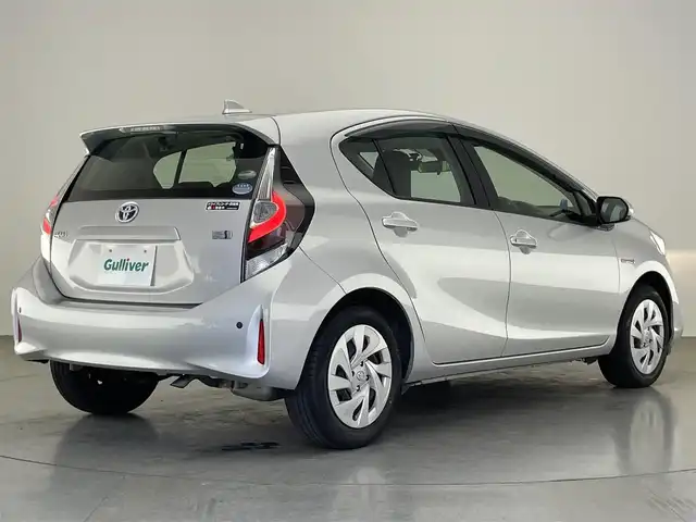 トヨタ アクア L 愛知県 2020(令2)年 3.5万km シルバーM 純正メモリナビ　ワンセグＴＶ　Ｂｌｕｅｔｏｏｔｈ　ＥＴＣ　トヨタセーフティセンス　衝突被害軽減装置　車線逸脱警報　オートハイビーム　踏み間違い防止　コーナーセンサー　電格ミラー　フロアマット　禁煙車