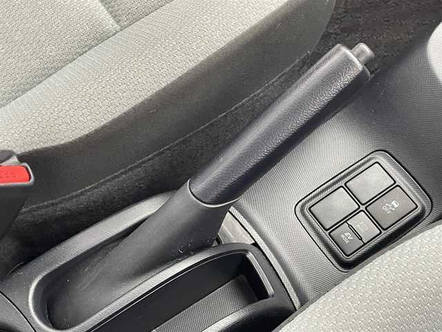 トヨタ アクア L 愛知県 2020(令2)年 3.5万km シルバーM 純正メモリナビ　ワンセグＴＶ　Ｂｌｕｅｔｏｏｔｈ　ＥＴＣ　トヨタセーフティセンス　衝突被害軽減装置　車線逸脱警報　オートハイビーム　踏み間違い防止　コーナーセンサー　電格ミラー　フロアマット　禁煙車