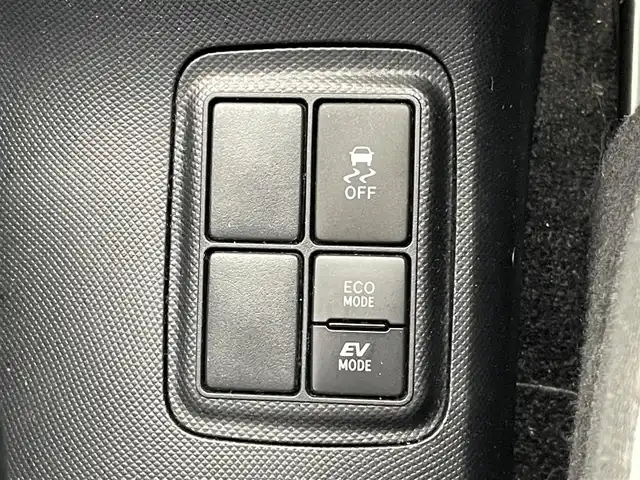 トヨタ アクア L 愛知県 2020(令2)年 3.5万km シルバーM 純正メモリナビ　ワンセグＴＶ　Ｂｌｕｅｔｏｏｔｈ　ＥＴＣ　トヨタセーフティセンス　衝突被害軽減装置　車線逸脱警報　オートハイビーム　踏み間違い防止　コーナーセンサー　電格ミラー　フロアマット　禁煙車