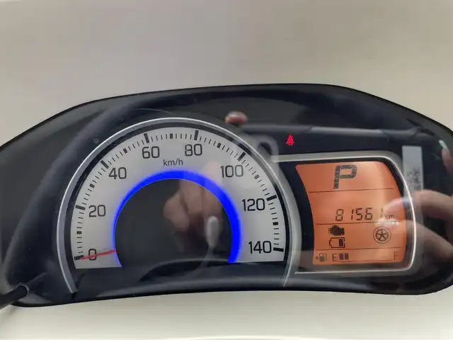 スズキ アルト L 道央・札幌 2017(平29)年 8.2万km スペリアホワイト ４ＷＤ/純正オーディオ(AM/FM/ＣＤ)/シートヒーター/純正フロアマット/ドアバイザー/横滑り防止装置/盗難防止装置/アイドリングストップ/ヘッドライトレベライザー/スペアキー×１/積込冬タイヤ/　　(145/80R13 ２２年製 溝6ｍｍ/　　　　純正ホイールキャップ　1箇所欠品)
