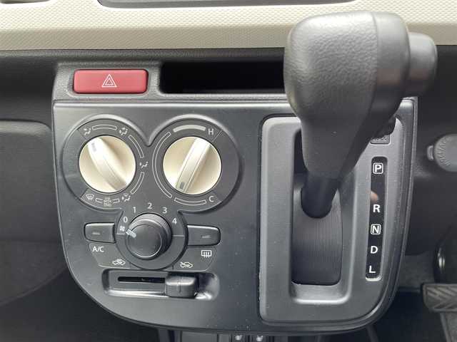 スズキ アルト L 道央・札幌 2017(平29)年 8.2万km スペリアホワイト ４ＷＤ/純正オーディオ(AM/FM/ＣＤ)/シートヒーター/純正フロアマット/ドアバイザー/横滑り防止装置/盗難防止装置/アイドリングストップ/ヘッドライトレベライザー/スペアキー×１/積込冬タイヤ/　　(145/80R13 ２２年製 溝6ｍｍ/　　　　純正ホイールキャップ　1箇所欠品)