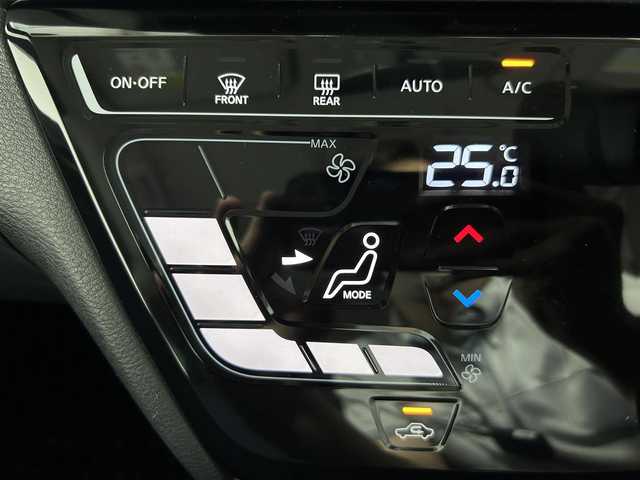 日産 ルークス ハイウェイスター X 佐賀県 2020(令2)年 8.8万km スパークリングレッド/ブラック 純正9インチナビ（MM319D-L）/（CD/DVD/フルセグTV/Bluetooth）/全方位カメラ/ハンズフリードア/エマージェンシーブレーキ/車線逸脱警報/クリアランスソナー/LEDヘッドライト/後席サーキュレーター/純正フロアマット/SOSコールボタン/パーソナルテーブル/スマートキー/スペアキー/純正15インチアルミホイール/ドアバイザー