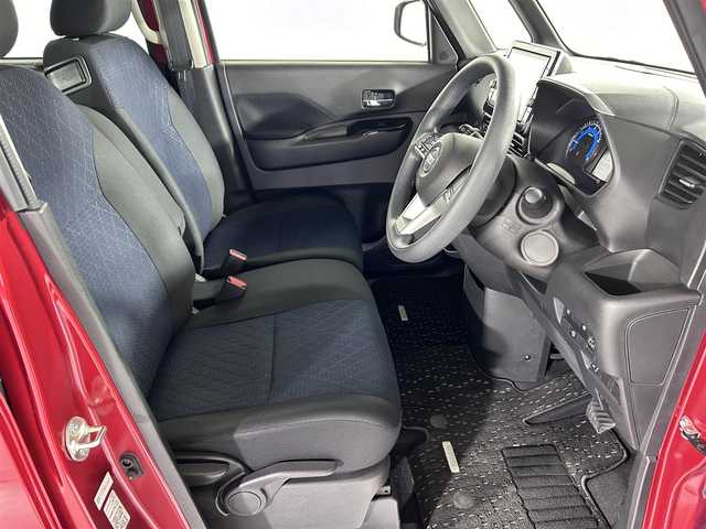 日産 ルークス ハイウェイスター X 佐賀県 2020(令2)年 8.8万km スパークリングレッド/ブラック 純正9インチナビ（MM319D-L）/（CD/DVD/フルセグTV/Bluetooth）/全方位カメラ/ハンズフリードア/エマージェンシーブレーキ/車線逸脱警報/クリアランスソナー/LEDヘッドライト/後席サーキュレーター/純正フロアマット/SOSコールボタン/パーソナルテーブル/スマートキー/スペアキー/純正15インチアルミホイール/ドアバイザー
