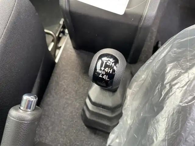 スズキ ジムニー XC 石川県 2025(令7)年 0.1万km未満 ピュアホワイトP 届出済未使用車/4WD/ターボ/スズキセーフティサポート/スマートキー/プッシュスタート/電動ミラー/純正アルミホイール/シートヒーター/フォグランプ/コーナーセンサー/保証書