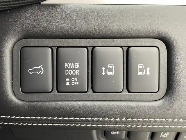 三菱 デリカＤ：５ シャモニー 滋賀県 2025(令7)年 0.1千km アメジストブラック ALPINE11型ナビ/CD/DVD/USB/SD/Bluetooth/フルセグテレビ/全方位カメラ/12.8型後席用モニター/e-アシスト/・衝突被害軽減ブレーキ/・車線逸脱警報システム/・レーダークルーズコントロール/・オートマチックハイビーム/・誤発進抑制機能/・後側方車両検知警報機能/・後退時車両検知警報システム/両側パワースライドドア/パワーバックドア/D/N席パワーシート/D/N席シートヒーター /LEDヘッドライト/オートライト/CHAMONIX (7人)　4WD　e-Assist/オリジナルナビ取付パッケージ＋リアモニター取付パッケージ(25/300)　/D:5専用11型ナビゲーション(322300)/12.8型後席用モニター(143550円)