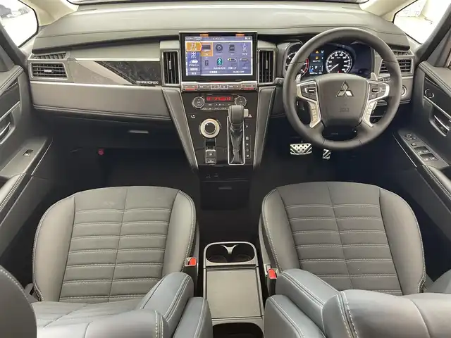 三菱 デリカＤ：５ シャモニー 滋賀県 2025(令7)年 0.1千km アメジストブラック ALPINE11型ナビ/CD/DVD/USB/SD/Bluetooth/フルセグテレビ/全方位カメラ/12.8型後席用モニター/e-アシスト/・衝突被害軽減ブレーキ/・車線逸脱警報システム/・レーダークルーズコントロール/・オートマチックハイビーム/・誤発進抑制機能/・後側方車両検知警報機能/・後退時車両検知警報システム/両側パワースライドドア/パワーバックドア/D/N席パワーシート/D/N席シートヒーター /LEDヘッドライト/オートライト/CHAMONIX (7人)　4WD　e-Assist/オリジナルナビ取付パッケージ＋リアモニター取付パッケージ(25/300)　/D:5専用11型ナビゲーション(322300)/12.8型後席用モニター(143550円)