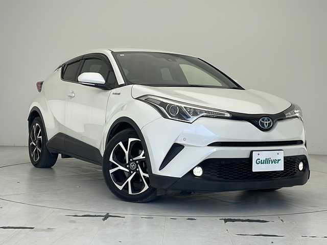 トヨタ Ｃ－ＨＲ G 沖縄県 2017(平29)年 7.9万km ホワイトパールクリスタルシャイン 純正9インチナビ/CD/DVD/SD/BT/フルセグ/バックカメラ/ビルトインETC/ドライブレコーダー/プリクラッシュセーフティ/レーンキープアシスト/アダプティブクルーズコントロール/コーナーセンサー/ハーフレザーシート/運転席シートヒーター/純正18インチAW/純正フロアマット/プッシュスタート/スマートキー