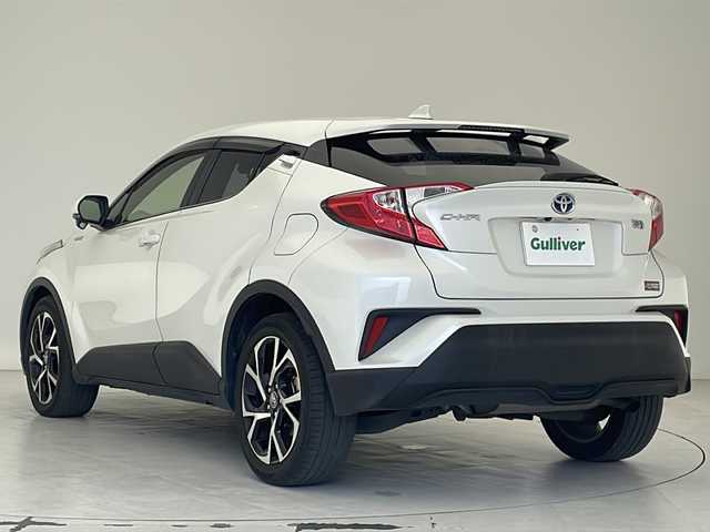 トヨタ Ｃ－ＨＲ G 沖縄県 2017(平29)年 7.9万km ホワイトパールクリスタルシャイン 純正9インチナビ/CD/DVD/SD/BT/フルセグ/バックカメラ/ビルトインETC/ドライブレコーダー/プリクラッシュセーフティ/レーンキープアシスト/アダプティブクルーズコントロール/コーナーセンサー/ハーフレザーシート/運転席シートヒーター/純正18インチAW/純正フロアマット/プッシュスタート/スマートキー