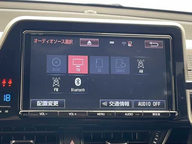 トヨタ Ｃ－ＨＲ G 沖縄県 2017(平29)年 7.9万km ホワイトパールクリスタルシャイン 純正9インチナビ/CD/DVD/SD/BT/フルセグ/バックカメラ/ビルトインETC/ドライブレコーダー/プリクラッシュセーフティ/レーンキープアシスト/アダプティブクルーズコントロール/コーナーセンサー/ハーフレザーシート/運転席シートヒーター/純正18インチAW/純正フロアマット/プッシュスタート/スマートキー