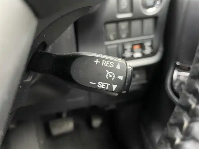トヨタ ノア Si ダブルバイビーⅡ 滋賀県 2019(平31)年 6.9万km ホワイトパールクリスタルシャイン 禁煙車/純正９型ナビ/（ＣＤ／ＤＶＤ／Ｂｌｕｅｔｏｏｔｈ／フルセグ／ＳＤ）/トヨタセーフティセンス/アルパイン１０．２型後席モニター/クルーズコントロール/両側パワースライドドア/ハーフレザーシート/デュアルエアコン/LEDヘッドライト/バックカメラ/ビルトインETC/オートライト/オートハイビーム