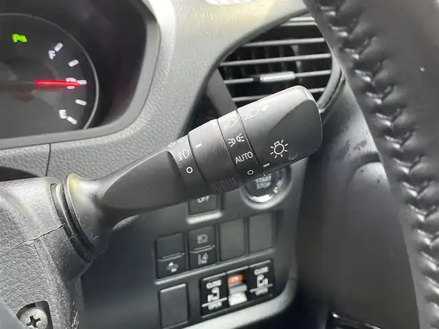 トヨタ ノア Si ダブルバイビーⅡ 滋賀県 2019(平31)年 6.9万km ホワイトパールクリスタルシャイン 禁煙車/純正９型ナビ/（ＣＤ／ＤＶＤ／Ｂｌｕｅｔｏｏｔｈ／フルセグ／ＳＤ）/トヨタセーフティセンス/アルパイン１０．２型後席モニター/クルーズコントロール/両側パワースライドドア/ハーフレザーシート/デュアルエアコン/LEDヘッドライト/バックカメラ/ビルトインETC/オートライト/オートハイビーム