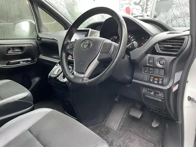 トヨタ ノア Si ダブルバイビーⅡ 滋賀県 2019(平31)年 6.9万km ホワイトパールクリスタルシャイン 禁煙車/純正９型ナビ/（ＣＤ／ＤＶＤ／Ｂｌｕｅｔｏｏｔｈ／フルセグ／ＳＤ）/トヨタセーフティセンス/アルパイン１０．２型後席モニター/クルーズコントロール/両側パワースライドドア/ハーフレザーシート/デュアルエアコン/LEDヘッドライト/バックカメラ/ビルトインETC/オートライト/オートハイビーム