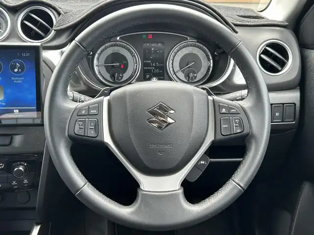 スズキ エスクード 福島県 2022(令4)年 1.3万km サバンナアイボリーメタリック/ブラック 2トーンルーフ 4WD/スズキセーフティサポート/　・デュアルセンサーブレーキサポート/　・誤発進抑制機能/　・車線逸脱警報機能/車線逸脱抑制機能/　・ふらつき警報機能/　・アダプティブクルーズコントロール（全車速追従機能付き）/　・ブラインドスポットモニター（車線変更サポート付き）/　・リヤクロストラフィックアラート/　・先行車発進お知らせ機能/　・標識認識機能/社外メモリナビ/【フルセグ/CD/DVD/BT/SD/HDMI/AppleCarPlay】/バックカメラ/ETC/ステアリングスイッチ/パドルシフト/ハーフレザーシート/前席シートヒーター/LEDヘッドライト（AUTO機能付き）/　・フォグランプ/ヒルスタートアシスト/パーキングアシスト/コーナーセンサー/純正フロアマット/純正ドアバイザー/アイドリングストップ