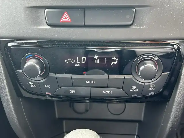 スズキ エスクード 福島県 2022(令4)年 1.3万km サバンナアイボリーメタリック/ブラック 2トーンルーフ 4WD/スズキセーフティサポート/　・デュアルセンサーブレーキサポート/　・誤発進抑制機能/　・車線逸脱警報機能/車線逸脱抑制機能/　・ふらつき警報機能/　・アダプティブクルーズコントロール（全車速追従機能付き）/　・ブラインドスポットモニター（車線変更サポート付き）/　・リヤクロストラフィックアラート/　・先行車発進お知らせ機能/　・標識認識機能/社外メモリナビ/【フルセグ/CD/DVD/BT/SD/HDMI/AppleCarPlay】/バックカメラ/ETC/ステアリングスイッチ/パドルシフト/ハーフレザーシート/前席シートヒーター/LEDヘッドライト（AUTO機能付き）/　・フォグランプ/ヒルスタートアシスト/パーキングアシスト/コーナーセンサー/純正フロアマット/純正ドアバイザー/アイドリングストップ