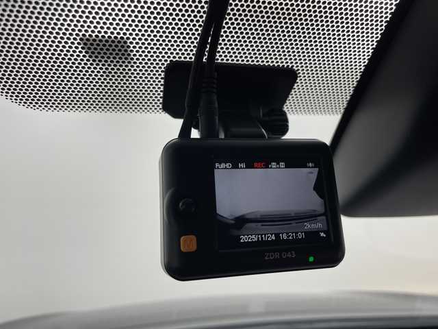 トヨタ カローラ クロス ハイブリッド Z 道央・札幌 2022(令4)年 3.1万km アティチュードブラックマイカ ・4WD/・純正ナビ&CD&DVD&BT&Miracast/・バックカメラ/・パワーバックドア/・トヨタセーフティセンス/・レーダークルーズコントロール/・プリクラッシュセーフティ/・パーキングサポートブレーキ/・ロードサインアシスト/・レーントレーシングアシスト/・コーナーセンサー/・前席シートヒーター　/・D席パワーシート/・ハーフレザーシート/・ビルトインETC/・社外前後ドライブレコーダー/・ステアリングスイッチ/・LEDヘッドライト/・オートライト/・スマートキー/・スペアキー/・純正AW付きスタッドレス　/・取扱説明書/・保証書