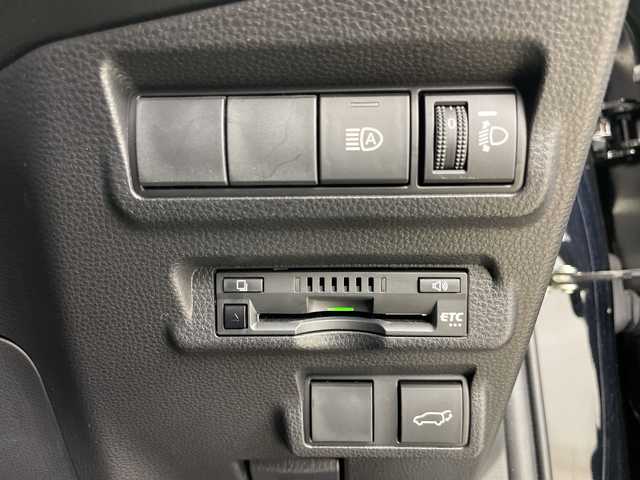 トヨタ カローラ クロス ハイブリッド Z 道央・札幌 2022(令4)年 3.1万km アティチュードブラックマイカ ・4WD/・純正ナビ&CD&DVD&BT&Miracast/・バックカメラ/・パワーバックドア/・トヨタセーフティセンス/・レーダークルーズコントロール/・プリクラッシュセーフティ/・パーキングサポートブレーキ/・ロードサインアシスト/・レーントレーシングアシスト/・コーナーセンサー/・前席シートヒーター　/・D席パワーシート/・ハーフレザーシート/・ビルトインETC/・社外前後ドライブレコーダー/・ステアリングスイッチ/・LEDヘッドライト/・オートライト/・スマートキー/・スペアキー/・純正AW付きスタッドレス　/・取扱説明書/・保証書