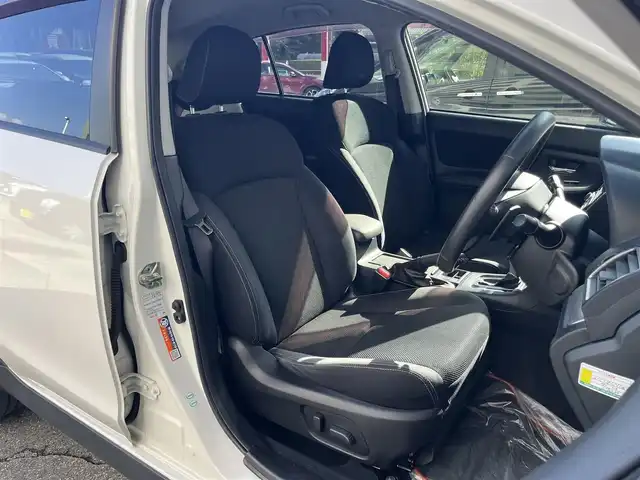 スバル インプレッサ ＸＶ 2．0i－L アイサイト 高知県 2015(平27)年 6.7万km クリスタルホワイトP 社外&CD再生&USB接続/アイサイト/アイドリングストップ/AAC/スマートキー/純正フロアマット/純正17インチアルミホイール/運転席＋助手席エアバッグ/横滑り防止装置/盗難防止装置/衝突被害軽減システム/オートライト/レーンキープアシスト/キセノンヘッドライト